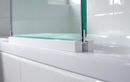 Fini le perçage et le silicone : cette technique simple pour fixer un pare-baignoire sans outils ni dégâts