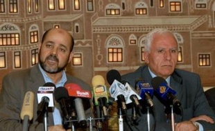 Le président palestinien Mahmoud Abbas doit choisir entre des négociations avec Israël ou une alliance avec le Hamas, a déclaré lundi un responsable israélien après la conclusion dimache d'un accord entre le mouvement islamiste et le Fatah de M. Abbas.