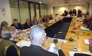 Toute la semaine, la discussion va se tenir dans les instances syndicales sur le projet d'accord issu de la négociation-marathon menée jusqu'à vendredi soir.