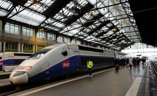 Passengers walk on a platform as a SNCF (France's national state-owned railway company) high speed TGV train waits to depart from the Gare de Lyon railway station on Febuary 15, 2018 in Paris. A report submitted on February 15, 2018 to the Prime Minister advocates deep reforms of the SNCF, especially its transformation into a public limited company, recommendations seen as an "attack" unions.
Ludovic MARIN / AFP