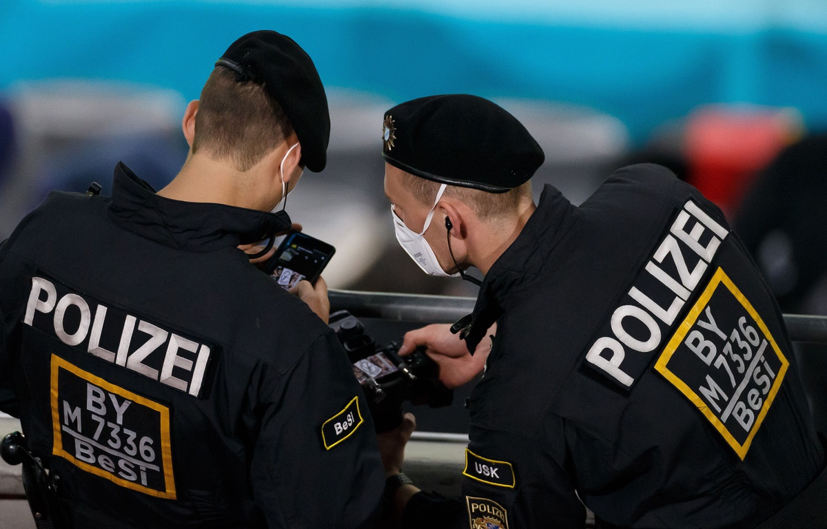 ETRANGERS CASQUETTE DE POLICE ALLEMANDE*