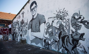 Une oeuvre de street art rend hommage à Steve Maia Caniço, disparu le soir de la Fête de la musique et dont le corps a été retrouvé dans la Loire lundi.