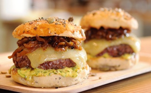 Les mini-burgers de Brice Morvent ont remporté la Coupe de France.
