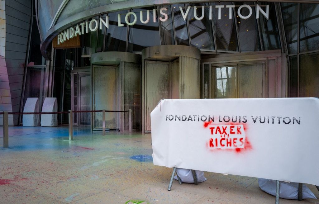 « Il ne faut pas s'attaquer à Bernard Arnault »... Des militants écologistes en procès face à la Fondation Louis Vuitton