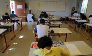 Des lycéens passent l'épreuve de philosophie le 17 juin 2015, sur l'île de la Réunion