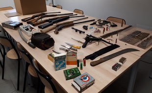 Les perquisitions ont livré de drôles de surprises.