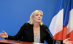 Marine le Pen donne une conférence de presse le 25 mars 2014 à Paris
