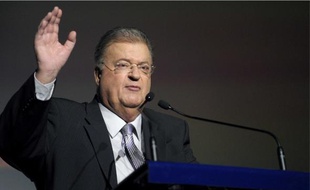 Georges Frêche a commencé sa vie politique en tant que maire de Montpellier en 1977. En 2004, il est élu président du conseil régional. Un mandat renouvelé en mars 2010 jusqu'à dimanche dernier, où il est foudroyé à l'hôtel de région par une crise cardiaque.