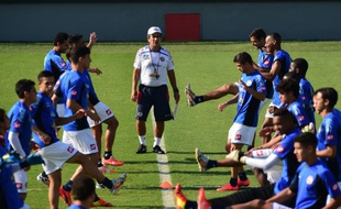 Jorge Pinto et ses joueurs lors d'un entraînement du Costa Rica, le 2 juin 2014, à Santos.