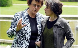 La présidente de l'association Ni Putes Ni Soumises, Fadela Amara, a expliqué mardi avoir accepté d'entrer au gouvernement comme secrétaire d'Etat chargée de la politique de la ville pour "redonner espoir à la banlieue".