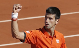 Djokovic serre le poing pendant son match à Roland-Garros, le 3 juin 2015
