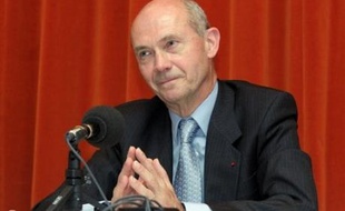 Pays du Nord et du Sud semblaient partis dimanche pour une dure confrontation à l'OMC autour de la libéralisation du commerce mondial, lors d'une négociation qui s'est ouverte par une polémique autour de l'ancien chef de la propagande nazie Joseph Goebbels. Le directeur général de l'Organisation mondiale du commerce, Pascal Lamy, a convoqué à partir de lundi les ministres d'une trentaine de pays