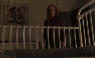 Lauren Ambrose dans « Servant ».