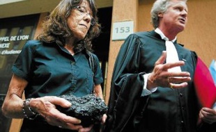 La veuve de José Francisco Andrade Serrano et son avocat, Jean-Marc Rinck, en mai 2011.