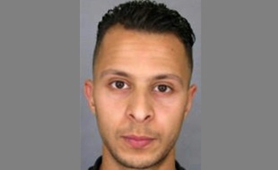 Photo de Salah Abdeslam transmise par la police française le 15 novembre 2015 dans le cadre d'un appel à témoins