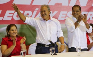 Le candidat de l'ex-rébellion au pouvoir au Salvador, Salvador Sanchez Ceren, a reconnu dimanche soir avoir échoué de peu à emporter la présidentielle au premier tour et devoir donc être contraint à disputer un duel en mars face au candidat de la droite Norman Quijano.