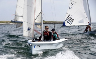 L'école de voile des Glénan accueille 16.000 stagiaires par an.