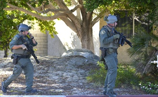 Des policiers sur le lieu d'une fusillade à Palm Springs, en Californie, le 8 octobre 2016.