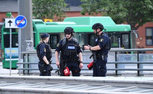 La gare de Malmö, en Suède, a été bouclée après qu'un homme a menacé de faire sauter une bombe.