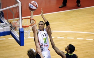 Oublié le psychodrame Tchicamboud qui avait refusé d'entrer en jeu la semaine dernière contre Nanterre (99-109 a.p.) et les deux défaites à domicile consécutives: l'Elan Chalonnais a montré sa capacité de rebond en s'imposant chez le champion, après avoir déjà remporté son quart de finale de Coupe de France, mardi contre Roanne (83-78).