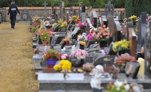 Une quarantaine de tombes chrétiennes profanées dans un cimetière de Meurthe-et-Moselle le 3 août.