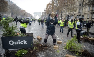 Des heurts ont éclaté sur les Champs-Elysées