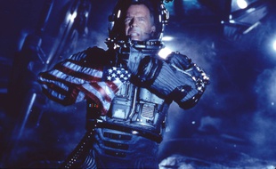 Bruce Willis à la surface d'un astéroïde qui menace la Terre dans