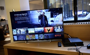 Les suggestions de films du service de vidéos en streaming Netflix sur un téléviseur.