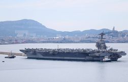 Le plus grand porte-avions du monde fait escale cinq jours à Marseille