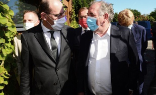 Le Premier ministre Jean Castex en pleine discussion avec François Bayrou, président du Modem, le 8 septembre 2020.