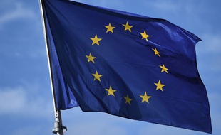 Un drapeau de l'Union européenne à Bruxelles.