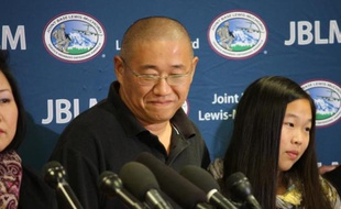 L'ancien prisonnier américain en Corée du Nord Kenneth Bae lors d'une conférence de presse à son arrivée dans l'Etat de Washington le 8 novembre 2014
