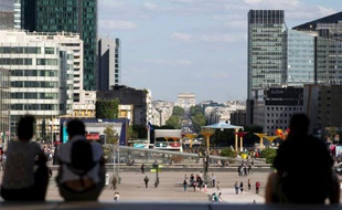 Le quartier de La Défense, à l'ouest de Paris, le 4 août 2015