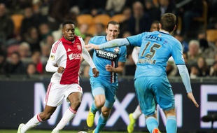 Queensy Menig sous le maillot de l'Ajax.
