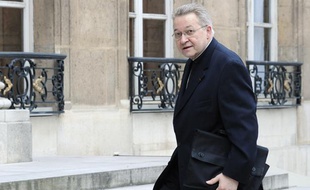 L'archevêque de Paris, Monseigneur André Vingt-Trois, arrive au palais de l'Elysée pour un entretien avec le Président Nicolas Sarkozy, le 22 mai 2008 à Paris.