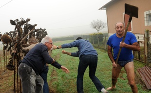 Les images de " l'homme en slip et à la pelle" avaient beaucoup tourné sur les réseaux sociaux au moment de l'affaire.