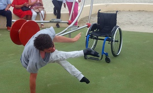 Danseur de hip-hop en fauteuil roulant, Nathan Waye avait bluffé le jury de la FRANCE a un incroyable talent. 