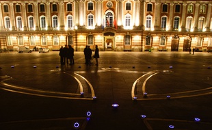 La place du Capitole la nuit, à Toulouse.