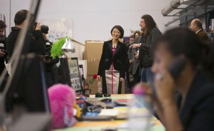 La ministre déléguée à l'Economie numérique Fleur Pellerin a plaidé mardi pour une accélération de l'harmonisation fiscale en Europe des sites de e-commerce qui s'y implantent, lors d'une visite chez vente-privée.com pour le lancement des achats en ligne de Noël.