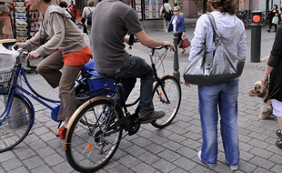 Illustrations vélos et piétons dans la ville de Strasbourg le 08 07 2008
