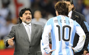Diego Maradona et Lionel Messi en juillet 2010 en Afrique du sud.