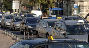 Une manifestation de taxis contre les propositions de la commission Attali de dérèglementation de leur profession, en 2008 (Archives)