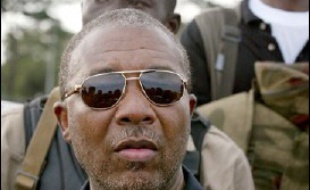 La présidente du Liberia, Ellen Johnson-Sirleaf, a demandé formellement au Nigeria l'extradition de son prédecesseur en exil, Charles Taylor.