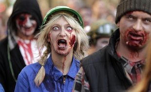 Des participants d'une Zombie Walk. (Archives)