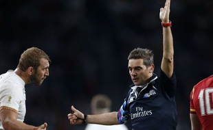 L'arbitre français Jérome Garcès lors d'Angleterre-pays de Galles, le 26 septembre 2015 à Twickenham.