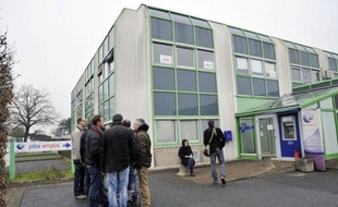 JLe journal Ouest-France sur Nantes titrait jeudi "Le litige qui tourne au drame en trois jours", tandis que son confrère Presse-Océan déplorait en Une "L'acte tragique du chômeur nantais".