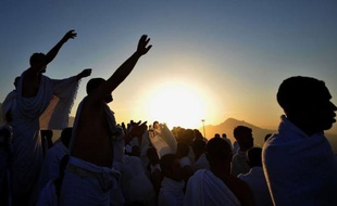 Plus de deux millions de musulmans ont commencé samedi à se rassembler sur le Mont Arafat, moment fort du pèlerinage annuel de La Mecque.
