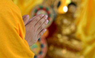 Des dizaines de meurtres de blogueurs, d'intellectuels, d'étrangers et de membres de minorités religieuses, ont été attribués ces dernières années à des islamistes extrémistes au Bangladesh