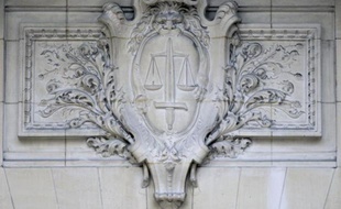 Le procès d'un gourou et de son ex-compagne, accusés de viols ou complicité de viols et d'abus de faiblesse sur une mineure et une jeune adulte dans le cadre de "stages" en France et à l'étranger, qui devait s'ouvrir lundi devant la cour d'assises de Loire-Atlantique, a été renvoyé.