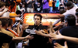 Le meneur canadien Steve Nash, élu deux fois meilleur joueur de la NBA, où il sera agent libre cet été après huit saisons d'affilée à Phoenix, a été nommé mercredi manager général de la sélection de son pays, a annoncé jeudi la Fédération canadienne de basket.